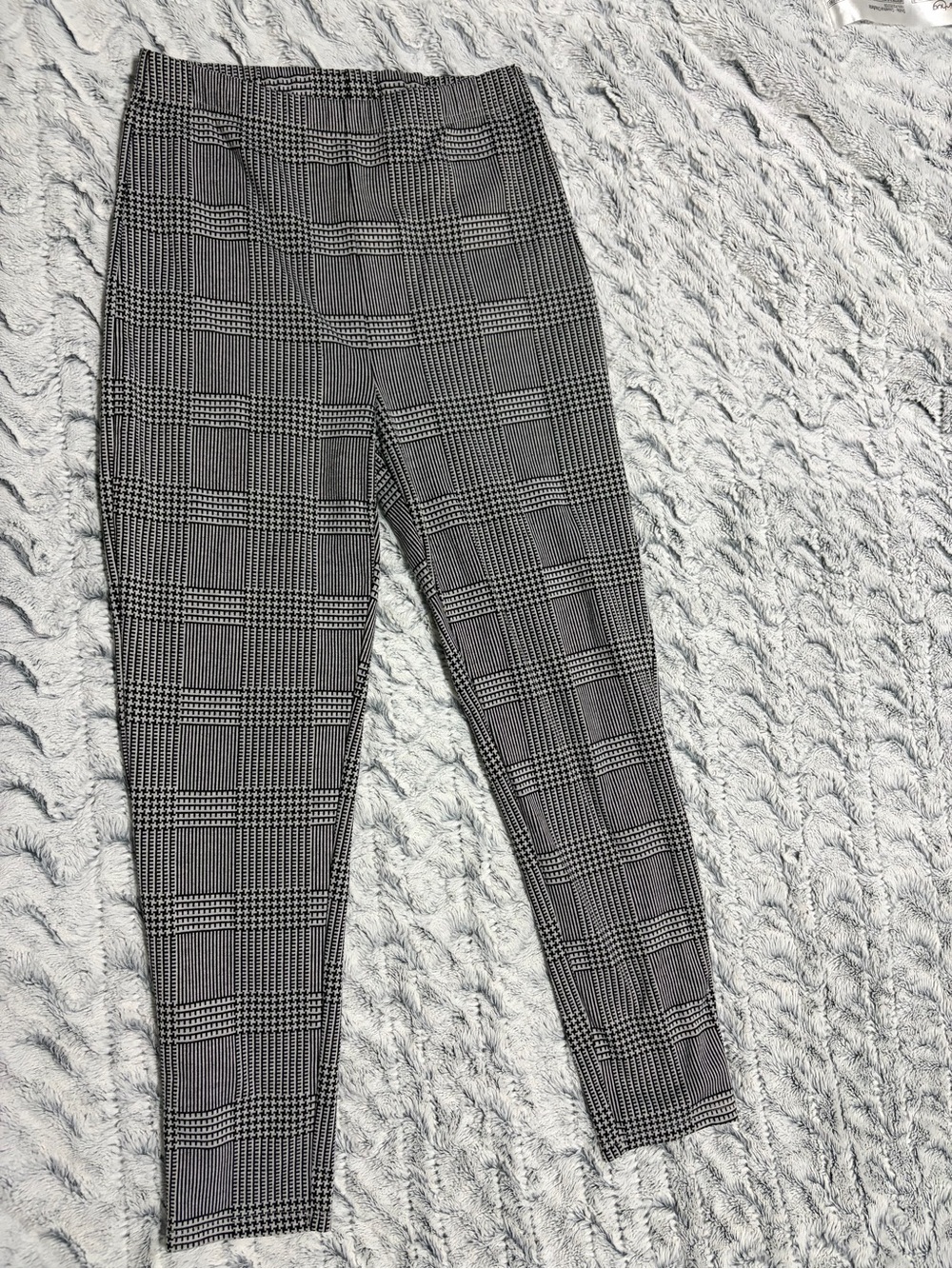 Forever 21 Black and White Glen Plaid Skinny Pants